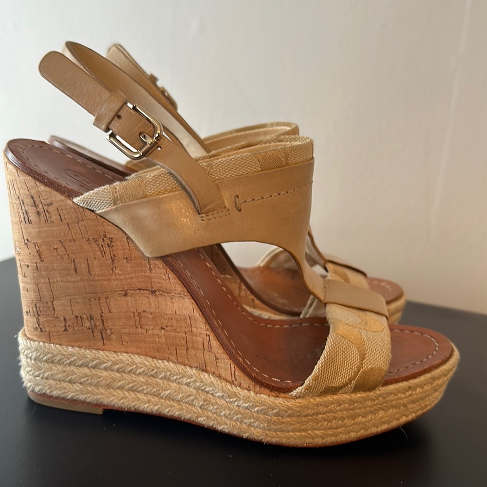 Coach women sandal size 6 tan color